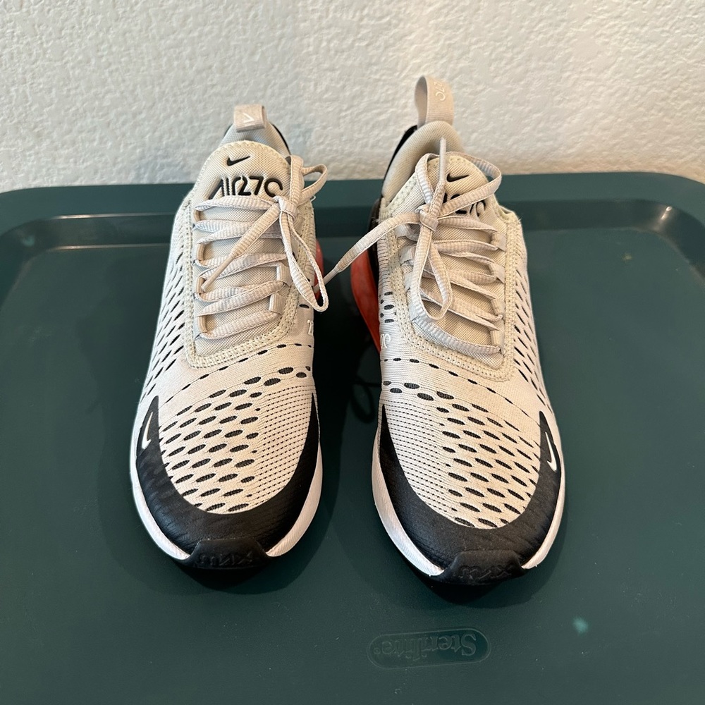 Nike 270s